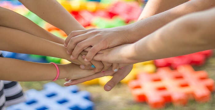 COMMENT ET POURQUOI PARLER DE DIEU AUX ENFANTS ?